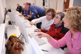 Senioren helfen Senioren - Prinzip der Senior-Internet-Helfer