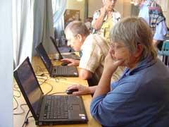 Senioren am Laptop