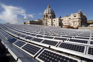 Fotovoltaik auf historischen Vatikandächern