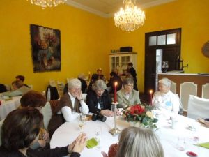 Seminarteilnehmer im Festsaal